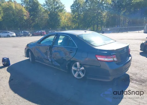 2011 Toyota Camry Se z USA, uszkodzony, nr VIN 4T1BF3EK2BU229175